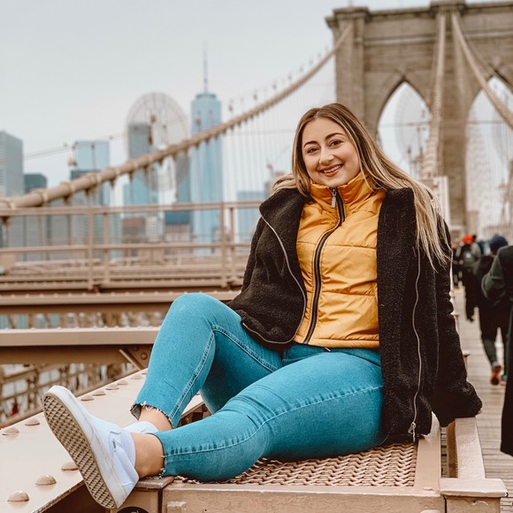 Meet your Posher, Danielle - Picture 4 of 4